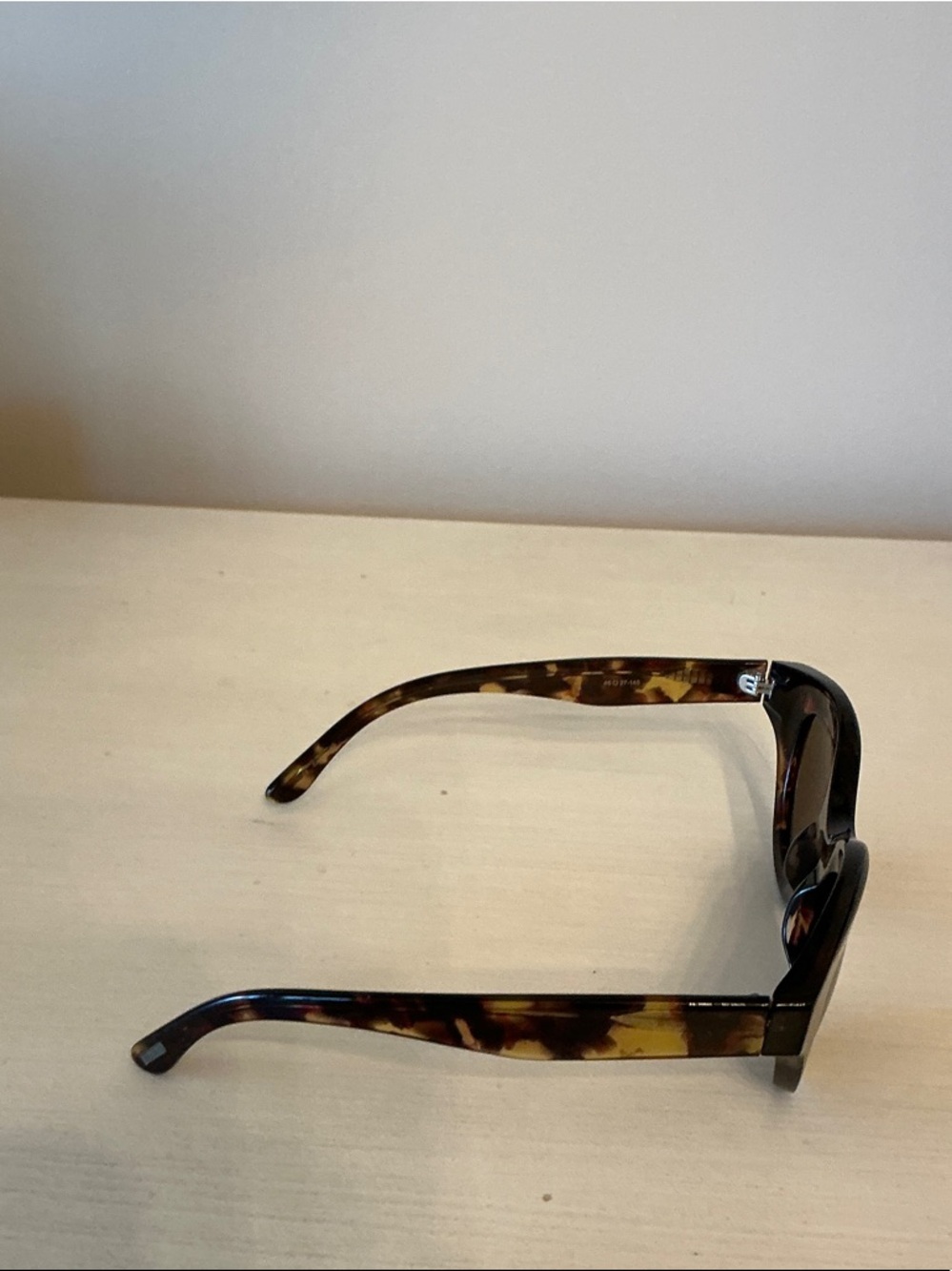 Authentic, Vera Wang Tortoiseshell Round Sunglasses with Brown Lenses - Picture 4 of 12